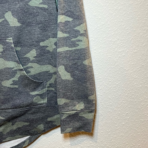 No Boundaries Women’s Camp Long Sleeve Top Size XS - Picture 3 of 7